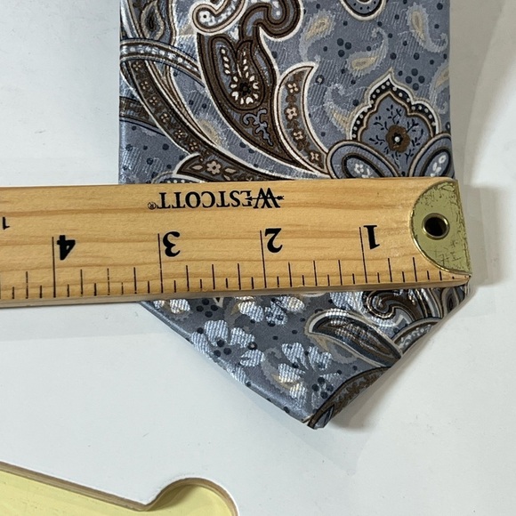 Robert Talbott Made in USA 100% Finest Silk Elegant Paisley Tie - Picture 5 of 10